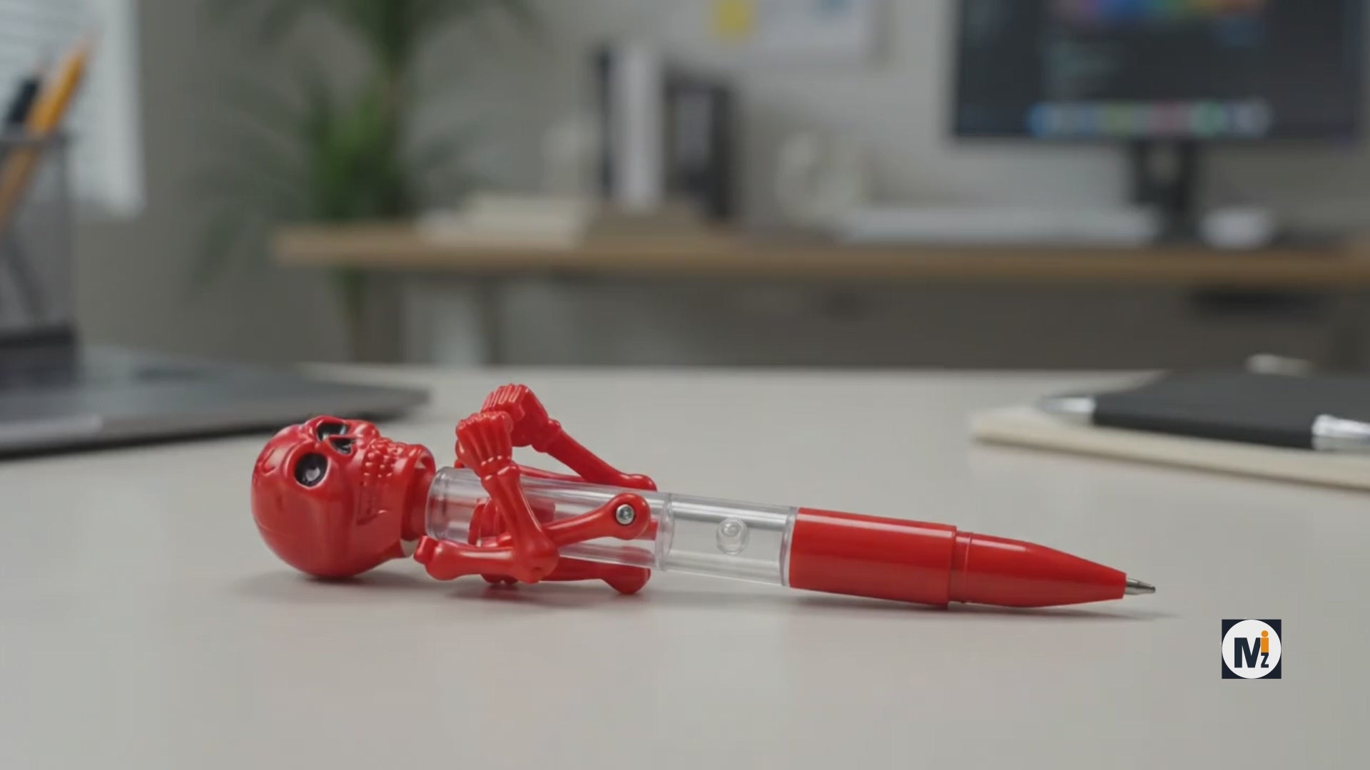 Interactive Red Skull Punching Ballpoint Pen – Fun & Creative Stationery